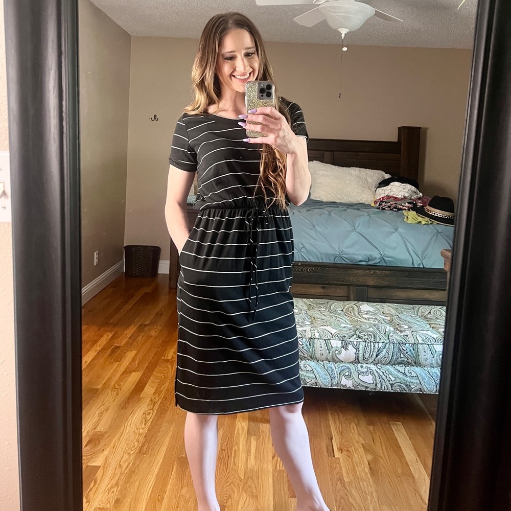 Kiki Larue striped dress, knee length, cinched waist, stretchy size small